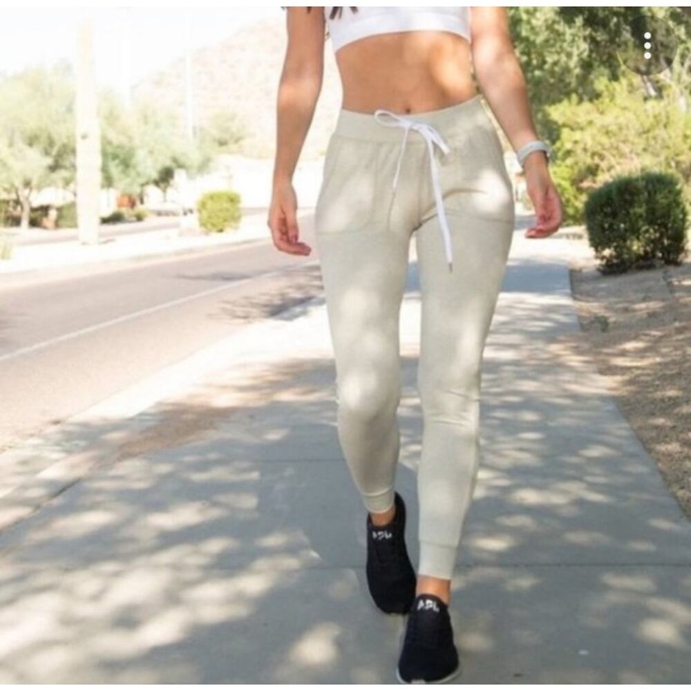 Zyia Active Unwind Joggers in Oatmeal XS